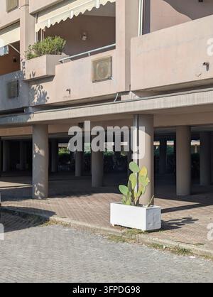 Eingang in einem privaten Resort in Italien während der Sommersaison Stockfoto