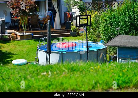 Pool im Vorgarten in Hamburg, Deutschland Stockfoto