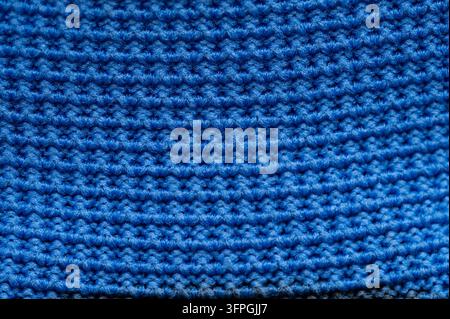 Blaues gestricktes Stoffgewebe Wolltextur Material Makro-Nahaufnahme Stockfoto