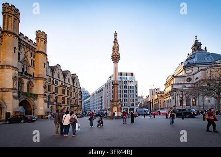 London, England UK - Westminster Scholars War Memorial, auch bekannt als das Krim- und Indische Aufstandsdenkmal. Stockfoto