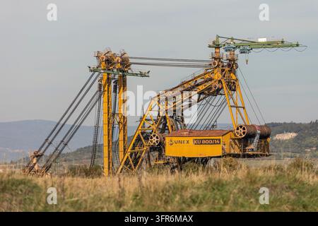 01. Oktober 2026, großer UNEX KU 800 14 Schaufelradbagger, der in einem Tagebaugebiet im Bezirk Most, Tschechische Republik, steht Stockfoto