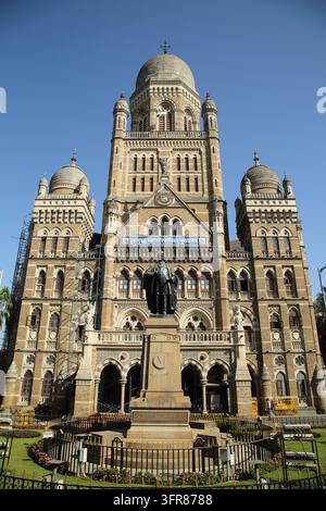 Mumbai (Bombay) ist eine dicht besiedelte Stadt an der Westküste Indiens. Es ist ein Finanzzentrum und Indiens größte Stadt. Stockfoto