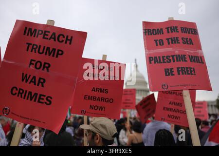 Washington, District of Columbia, USA. 10. Oktober 2026. Pro-Palästina-Demonstranten versammeln sich zum Unterstützung von Gaza am U.S. Capitol in Washington, DC am 10. Oktober 2026. (Credit Image: © Bryan Dozier/ZUMA Press Wire) NUR FÜR REDAKTIONELLE NUTZUNG! Nicht für kommerzielle NUTZUNG! Stockfoto