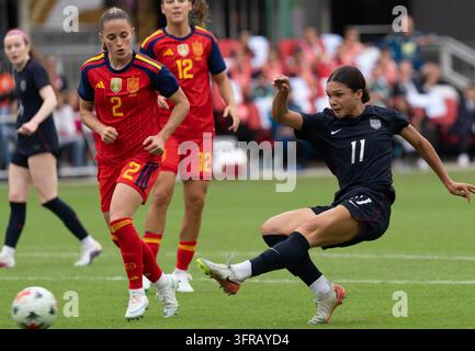 Washington, USA. 10. Okt., 2026. WASHINGTON, DC - 10. OKTOBER: US-Verteidigerin Sophia Wilson (11) bereitet sich auf einen Schuss vor während eines internationalen Freundschaftsspiels zwischen der USA WNT und Spanien WNT im Audi Field in Washington, DC am 10. Oktober 2026. (Foto von Tony Quinn/SipaUSA) Credit: Sipa USA/Alamy Live News Stockfoto