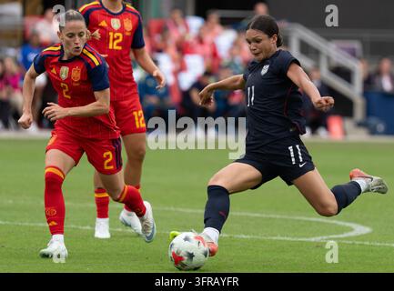 Washington, USA. 10. Okt., 2026. WASHINGTON, DC - 10. OKTOBER: US-Verteidigerin Sophia Wilson (11) bereitet sich auf einen Schuss vor während eines internationalen Freundschaftsspiels zwischen der USA WNT und Spanien WNT im Audi Field in Washington, DC am 10. Oktober 2026. (Foto von Tony Quinn/SipaUSA) Credit: Sipa USA/Alamy Live News Stockfoto