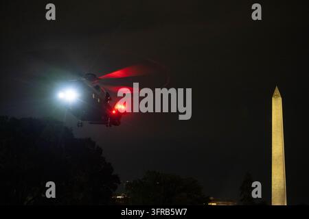 Washington, District of Columbia, USA. 10. Okt., 2026. Präsident DONALD TRUMP kehrt nach einem Trip nach Tennessee zurück ins Weiße Haus. (Bildnachweis: © Matt Kaminsky/ZUMA Press Wire) NUR FÜR REDAKTIONELLE VERWENDUNG! Nicht für kommerzielle VERWENDUNG! Stockfoto
