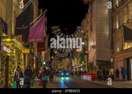 Weihnachtslichter und Dekorationen in der Bond Street, London Stockfoto