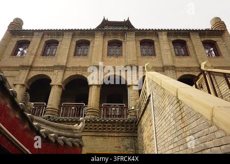 Yulin (Shaanxi), China: Zhonglou (Li Tang Kalligrafie-Kunstausstellungshalle) zwischen Beida-Straße und Nanda-Straße in der Altstadt von Yulin Stockfoto