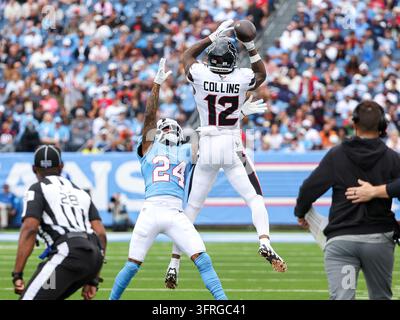 Nissan Stadium. 11. Okt., 2026. TN, USA; Tennessee Titans Cornerback Alontae Taylor (24) fängt einen Strafstoß für Passinterferenz auf einen Pass zu Houston Texans Wide Receiver Nico Collins (12) während des NFL-Regulärspielspiels zwischen den Houston Texans und den Tennessee Titans im Nissan Stadium. Pflichtvermerk: Stephen Furst-Cal Sport Media/Alamy Live News Stockfoto