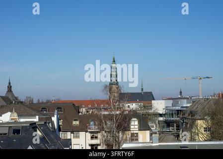 Blick auf die Altstadt zwickau mit blauem Himmel im Winter Stockfoto