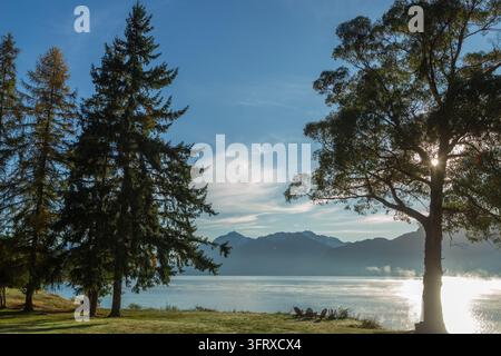 Ein wunderschöner Morgen am Lake Hāwea in der Otago-Region der Südinsel Neuseelands Stockfoto
