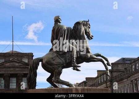 Statue des Herzogs von Wellington ohne Verkehrshütchen in Edinburgh, Schottland, Oktober 2026 Stockfoto