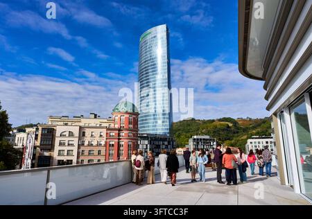 Iberdrola-Turm, Euskadi-Platz, Bilbao Museoa, Museum der Schönen Künste von Bilbao, Bizkaia, Baskenland, Spanien Stockfoto
