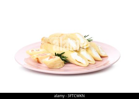 Konzept für leckeres Essen, dünne Pfannkuchen mit Füllung, isoliert auf weißem Hintergrund Stockfoto
