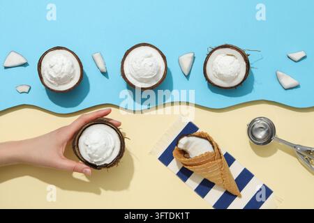 Sommerdessert - Eiscreme, Eiscreme mit Kokosnuss Stockfoto