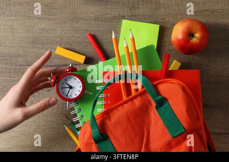 Konzept von Schule und Bildung und verschiedenen Zubehör für die Schule Stockfoto