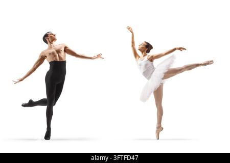 Männliche und weibliche Balletttänzer führen eine klassische Tanzpose aus, isoliert auf weißem Hintergrund Stockfoto
