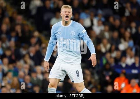 Manchester, Vereinigtes Königreich. 14. Oktober 2026. Erling Haaland #9 von Manchester City während der UEFA Champions League, Ligaphase, Spieltag 2 Fußballspiel zwischen Manchester City und Paris Saint-Germain (PSG) am 14. Oktober 2026 im Etihad-Stadion in Manchester, England - Foto Jean Catuffe/DPPI Credit: DPPI Media/Alamy Live News Stockfoto
