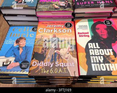 Jeremy Clarkson, Diddly Squat Farm, Clarkson's Farm, neues Hardcover-Buch The G.O.A.T. im örtlichen Buchladen erhältlich, Erscheinungsdatum: 8. Oktober 2026. Stockfoto