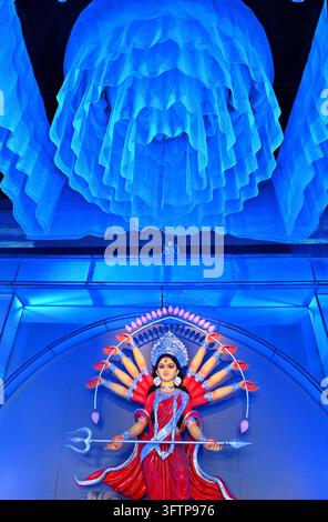 Das berühmte Erbefest der Bengalen, Durga Puja, die Göttin Maa Durga Idol in der Stadt der Freude Kalkutta in Westbengalen, Indien. Stockfoto