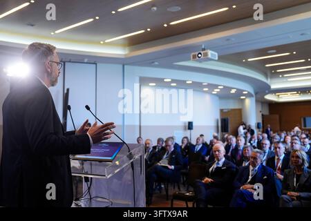 Castel San Pietro Terme, Italien. 17. Okt., 2026. Matteo Lepore, Bürgermeister von Bologna, während des zweiten Tages des AI.DEA C Forum di Varignana, einem zweitägigen Forum über Wissen, Daten und künstliche Intelligenz für italienische Unternehmen, im Palazzo di Varignana. Castel San Pietro Terme (Bologna), Italien, 17. Oktober 2026. Credit: LaPresse/Alamy Live News Stockfoto