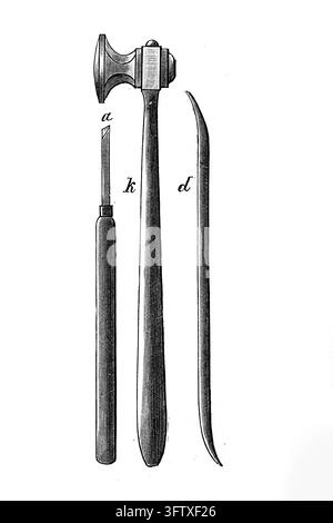 Drei spezialisierte Handwerkzeuge: Ein Holzhammer, ein Meißel und ein gebogener Stichel – Detaillierte technische Illustration aus dem 19. Jahrhundert. Stockfoto