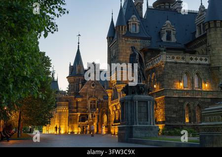 Samara, RUSSLAND - 23. MAI 2026: Touristenzentrum Garibaldi-Schloss im Dorf Hryaschevka, Region Samara, Russland. Stockfoto