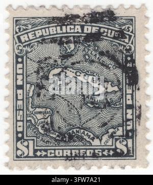 KUBA - 24. Februar 1914: 1-Peso-Grauenbriefmarke zeigt eine geografische Karte der Karibik mit Fokus auf Kuba, flankiert von Florida, Zentralamerika und dem nördlichen Südamerika. Das kartografische Layout betont die Seehandelsrouten, die Havanna, Colón und den Panamakanal verbinden, und verdeutlicht die Schlüsselposition der Insel im regionalen Handel und den Atlantik-Transitstrecken. Ausgegeben während der Präsidentschaft von Mario García Menocal, unterstrich dieses kartografische Design die geopolitische Bedeutung der Nation als entscheidendes Bindeglied für den internationalen Handel in der Westindien Stockfoto