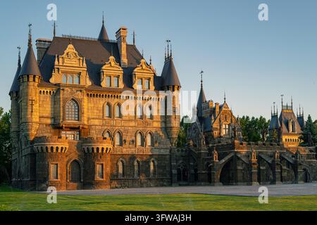 Samara, RUSSLAND - 23. MAI 2026: Touristenzentrum Garibaldi-Schloss im Dorf Hryaschevka, Region Samara, Russland. Stockfoto