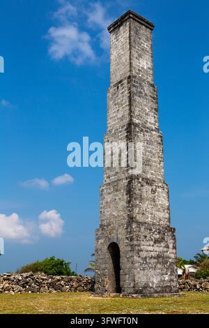 Queen Tower Neduntheevu vor einem blauen Himmel, Nordprovinz, Delft-Insel, Sri Lanka Stockfoto