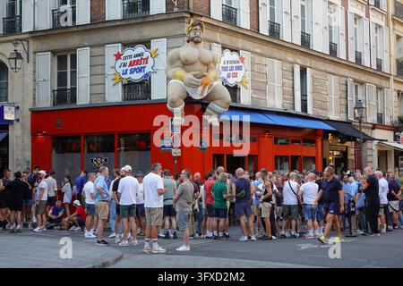 Paris, Le Marais, Rue des Archives, Gay Cruising // Paris, Le Marais, Rue des Archives, Gay Cruising Stockfoto