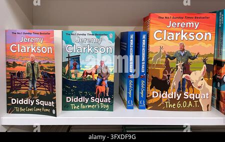 Jeremy Clarkson, Diddly Squat Farm, Clarkson's Farm, neues Hardcover-Buch The G.O.A.T. im örtlichen Buchladen erhältlich, Erscheinungsdatum: 8. Oktober 2026. Stockfoto