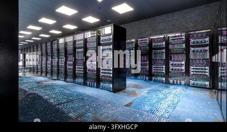 Server-Racks, die in einem überfluteten Rechenzentrum stehen 3d Stockfoto