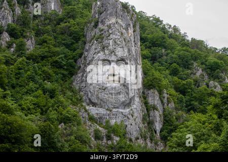 Felsenskulptur von Decebalus Rex in der Donauschlucht in Rumänien Stockfoto
