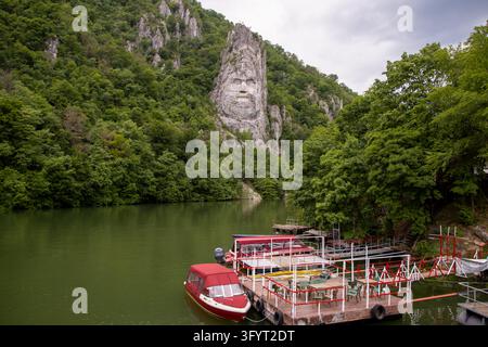 Felsenskulptur von Decebalus Rex in der Donauschlucht in Rumänien Stockfoto