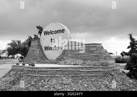Willkommen in Winslow-Schild in Winslow, Arizona, USA, das die Opfer der Terroranschläge vom 11. September 2001 gedenkt Stockfoto