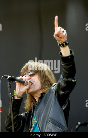 Bild von Edward Moss New York Dolls live im Konzert 2004 Stockfoto