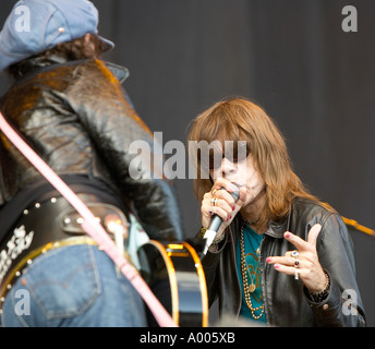 Bild von Edward Moss New York Dolls live im Konzert 2004 Stockfoto