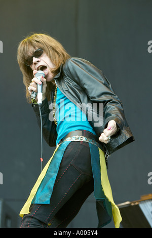 Bild von Edward Moss New York Dolls live im Konzert 2004 Stockfoto