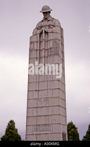 BRÜTENDE SOLDAT KANADISCHEN KRIEGSDENKMAL Stockfoto