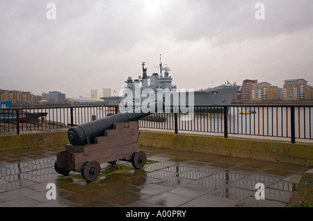 HMS Illustrious verankert in Greenwich London während eines Besuchs im November 2006 Stockfoto