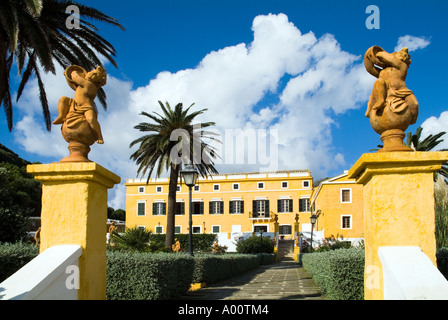 dh BINISUES MENORCA ländlichen Manor Haus Schritte Eingang Cherub Statuen Stockfoto