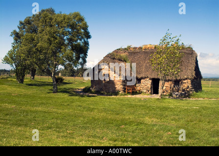 dh Old Leanach Farmhouse CULLODEN MOOR INVERNESSSHIRE Traditionelles schottisches Crofter Cottage auf dem Schlachtfeld von Cullodens, Schottland, Geschichtshaus Stockfoto