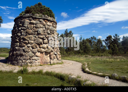 Dh Culloden Schlachtfeld Culloden Moor INVERNESSSHIRE Gedenkstein Cairn auf battlefield Website Jacobite Rebellion Schottland 1746 Stockfoto