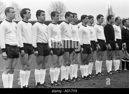 Fußball-Europameisterschaft 1968, Qualifikationsrunde, Gruppe 4, Stadion Rote Erde in Dortmund, 1967, Deutschland gegen Albanien 6:0, DFB-Auswahl, v.l.n.r.: Hoettges, Overrath, Patzke, Loehr, Doerfel, Ulsass, Gerd Mueller, Weber, Beckenbauer, Tilkowski, wird Stockfoto