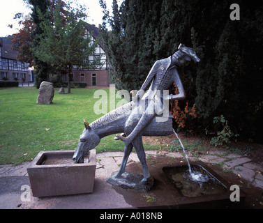 Skulptur, Plastik, Brunnenfigur, Münchhausen-Brunnen, "Luegenbaron" Münchhausen, Bodenwerder, Weser, Weserbergland, Niedersachsen Stockfoto