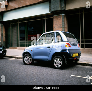 G-Wiz REVA Auto geparkt in der Nähe von Moorgate London England UK Stockfoto