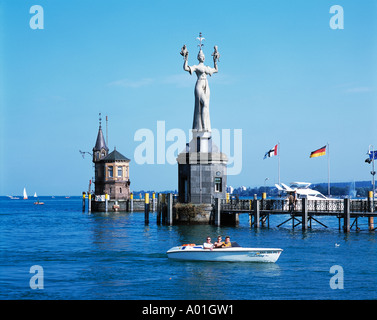 Konstanzer Pegel Im Hafen, Imperia-Statue von Peter Lenk, Kurtisane, Hafeneinfahrt, Hafentor, Konstanz, Rhein, Seerhein, Bodensee, Baden-Württemberg Stockfoto