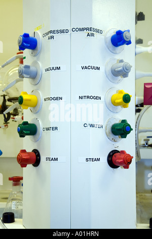 Gasversorgung Armaturen Armaturen für Labor Laborabzug Stockfoto