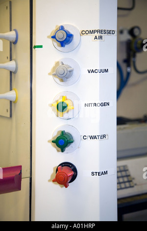 Gasversorgung Armaturen Armaturen für Labor Laborabzug Stockfoto